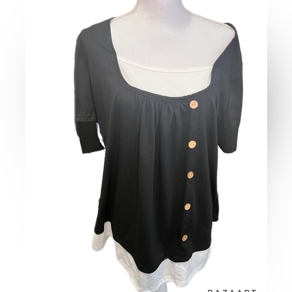 🔥🔥Black And White Womens Top 2XL NWOT With Decorative Buttons - Picture 2 of 4